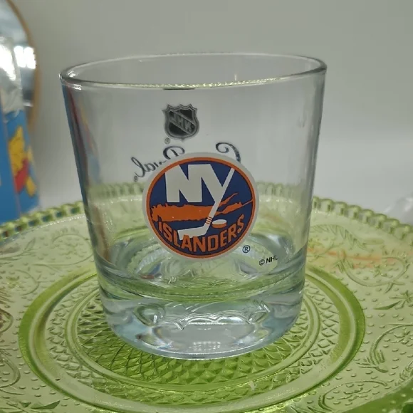 NY Islanders On The Rocks Glass - Picture 1 of 4